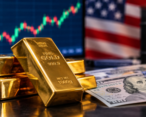 Shining gold bars beside U.S. dollar banknotes, with a rising stock market chart, American flag, and oil barrel in the background, illustrating gold prices and financial market trends.