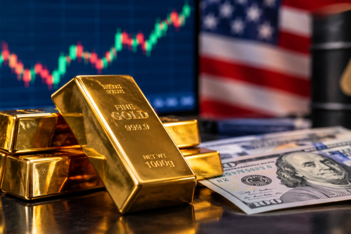 Shining gold bars beside U.S. dollar banknotes, with a rising stock market chart, American flag, and oil barrel in the background, illustrating gold prices and financial market trends.
